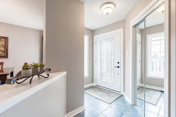 1056 Winnifred CT, Innisfil, ON L9S 2B3