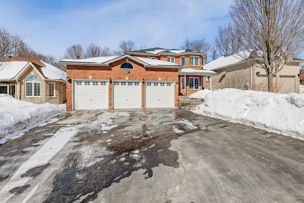 96 Ferncroft DR, Georgina, ON L4P 4G7