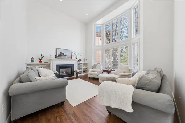 4 Marinucci CT, Richmond Hill, ON L4C 0M3