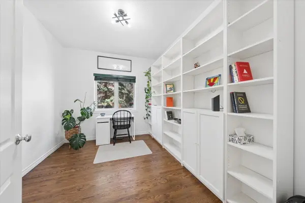 4 Marinucci CT, Richmond Hill, ON L4C 0M3