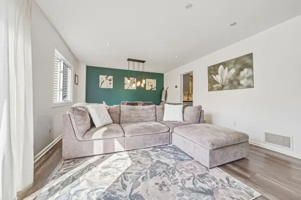 2055 Walkers Line #242, Burlington, ON L7M 4B5