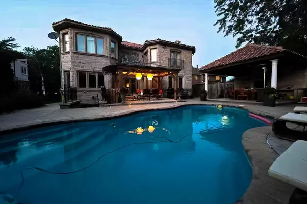 2334 Hammond RD, Mississauga, ON L5K 1T2