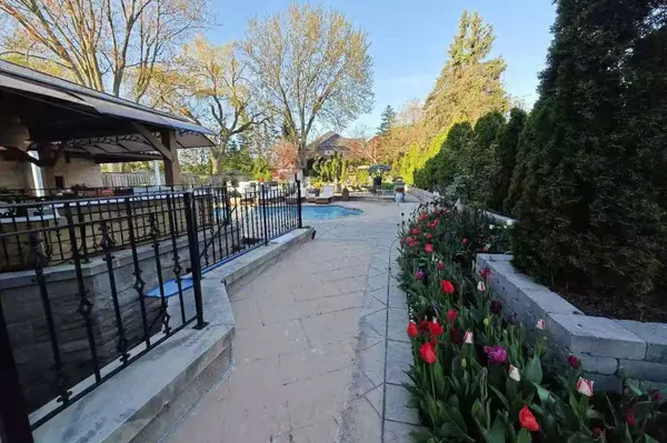 2334 Hammond RD, Mississauga, ON L5K 1T2