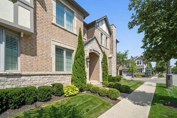 355 Wisteria WAY, Oakville, ON L6M 1L6