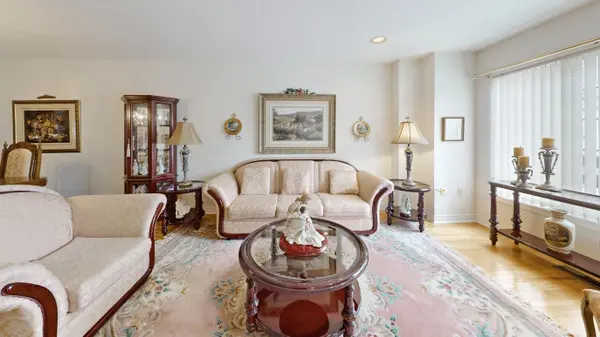 953 Dupont ST, Toronto W02, ON M6H 1Z4