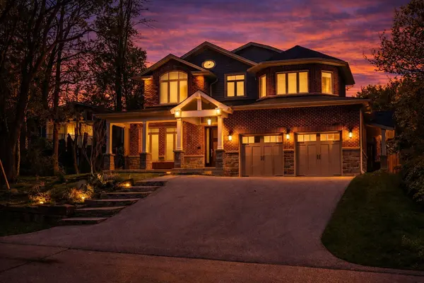 4 Tanglewood TER, Toronto W07, ON M8Y 3P1