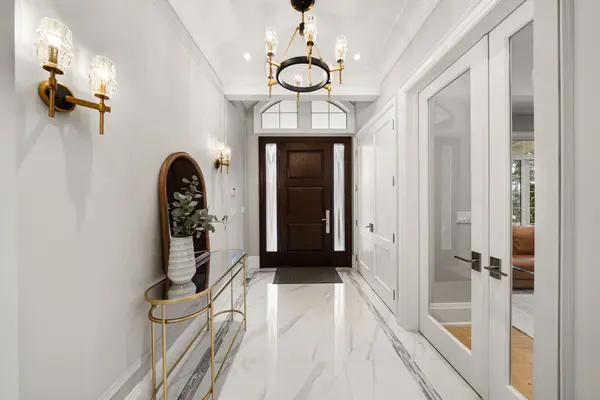 4 Tanglewood TER, Toronto W07, ON M8Y 3P1