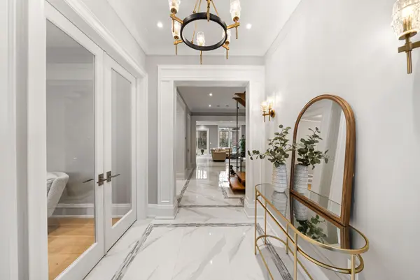 4 Tanglewood TER, Toronto W07, ON M8Y 3P1