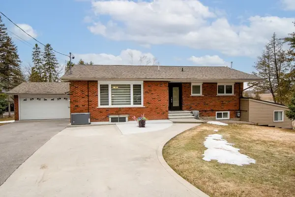 868 Twomey PL, Selwyn, ON K0L 1T0