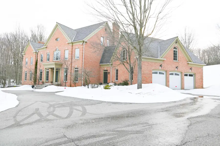 12 Flaherty LN, Caledon, ON L7K 2P3