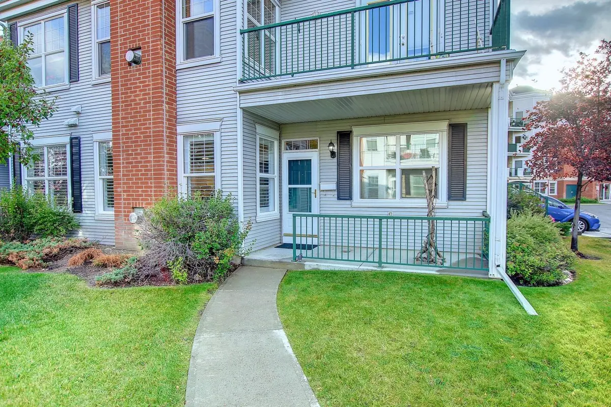 92 Prestwick GDNS SE, Calgary, AB T2Z 3V4