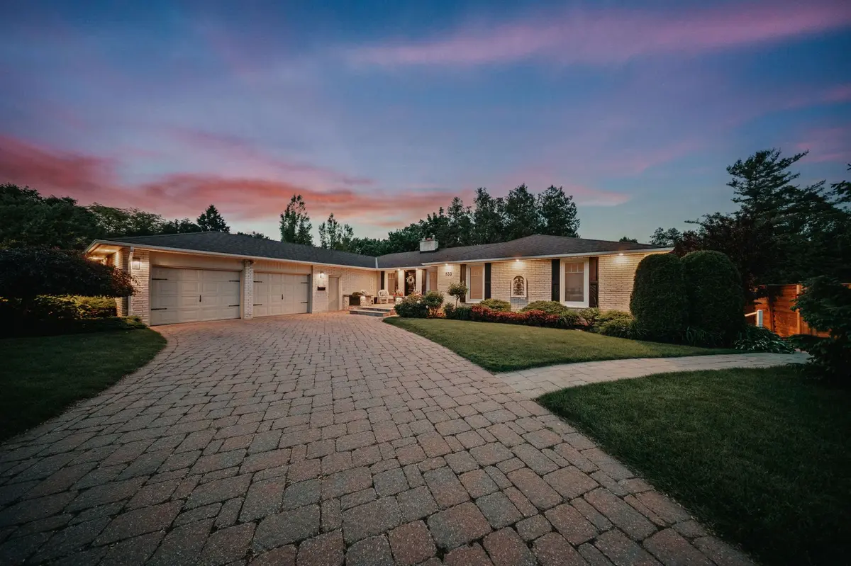 833 Glenmanor DR, Oshawa, ON L1J 5A6