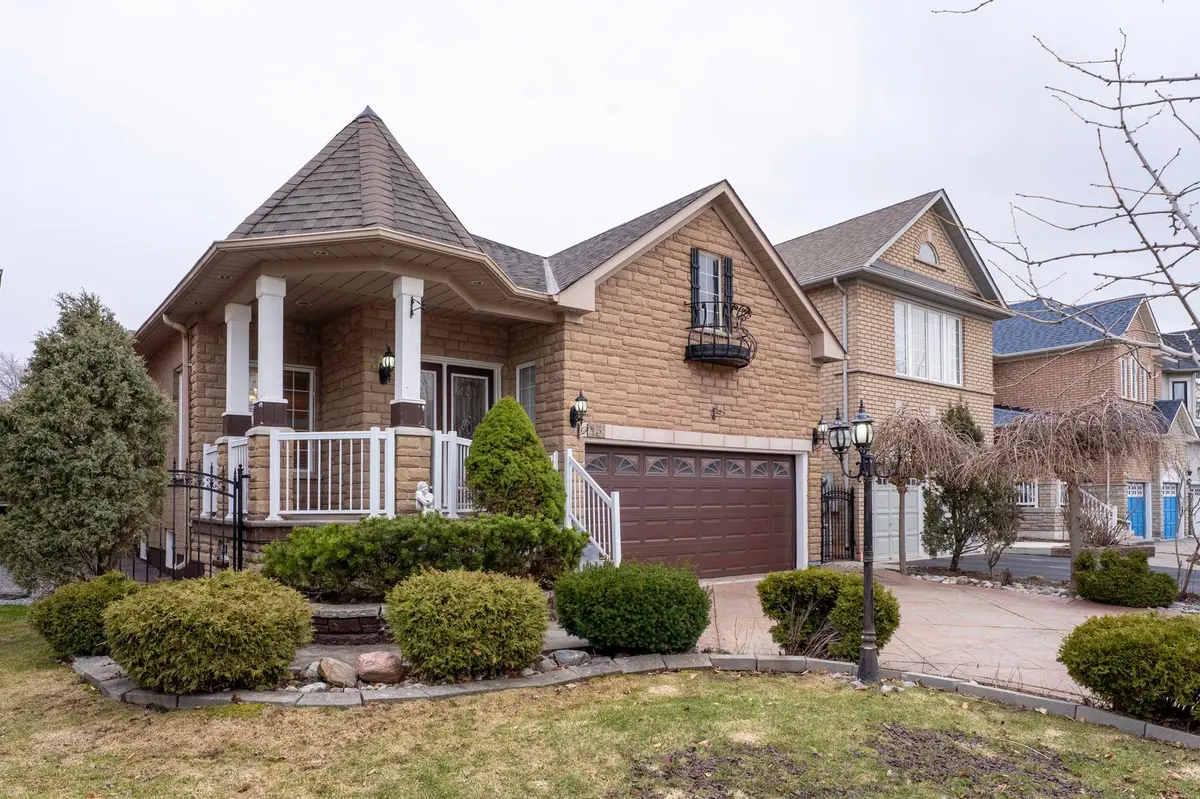 13 Briar Path LN, Markham, ON L6C 2C3