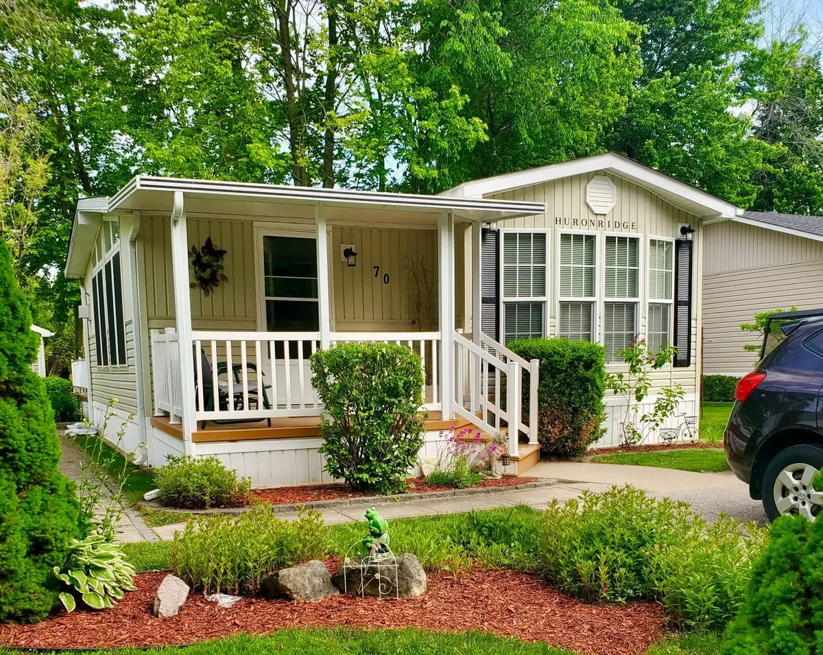 70 Topaz ST, Wasaga Beach, ON L9Z 1X7