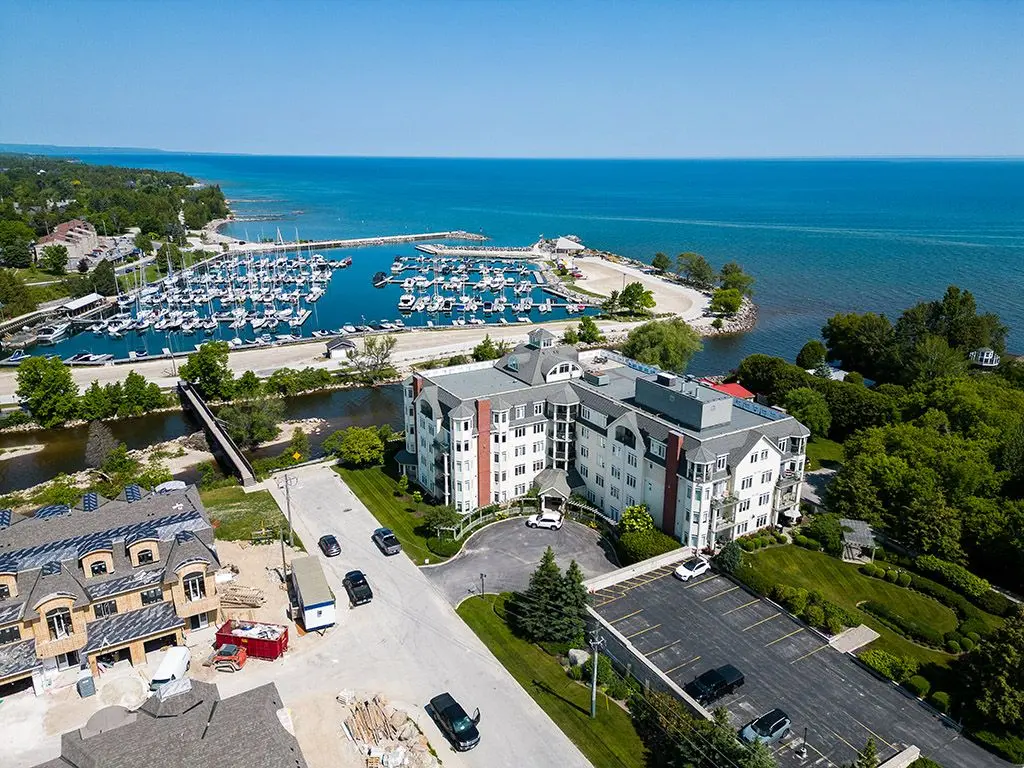 10 Bay ST E #407, Blue Mountains, ON N0H 2P0