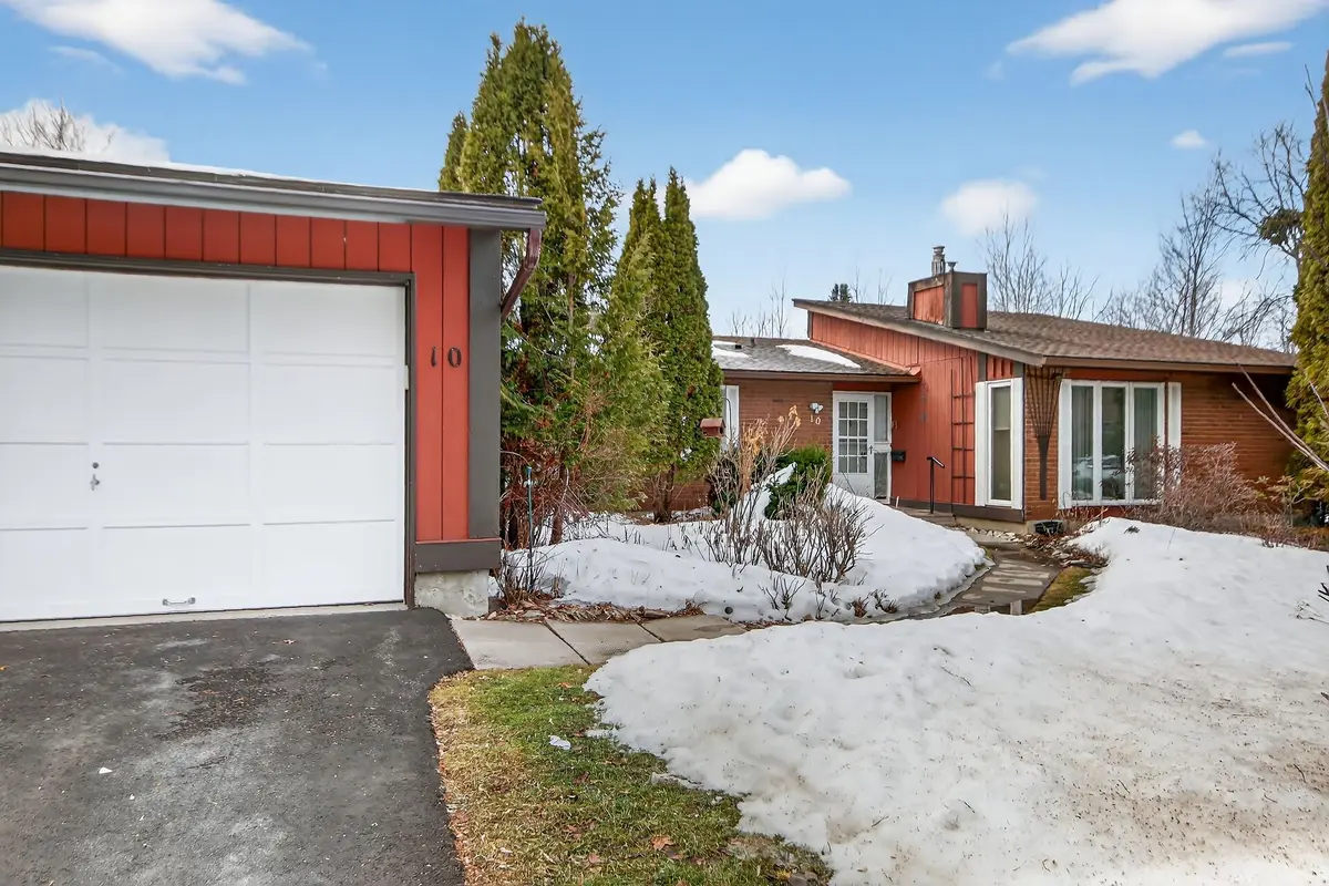 10 Amundsen CRES, Kanata, ON K2L 1A7