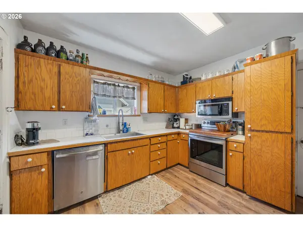 2410 3RD ST, Tillamook, OR 97141