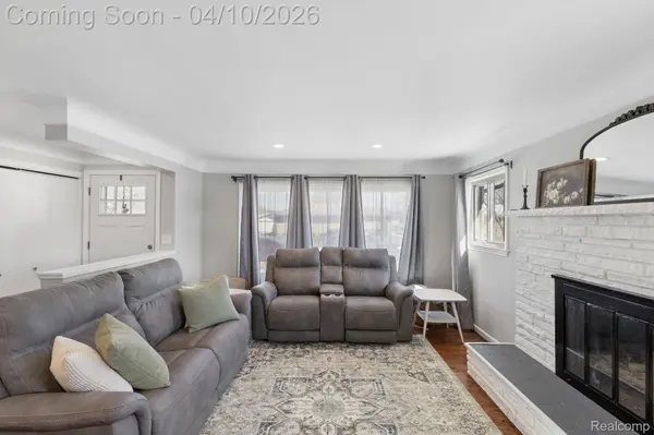 28709 Jacquelyn DR, Livonia, MI 48154