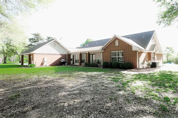 679 County Road 1465, Bonham, TX 75418