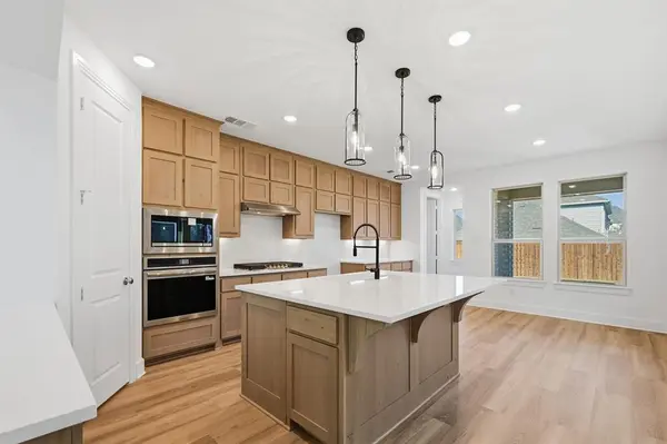 817 Stone Grove Road, Lavon, TX 75166