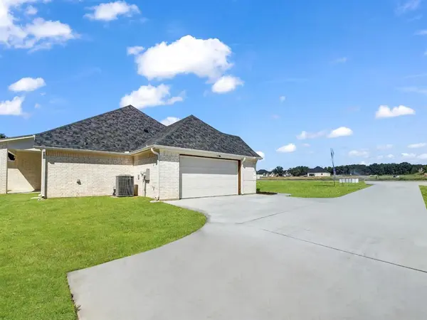 1012 Arbor Vista Drive, Azle, TX 76020