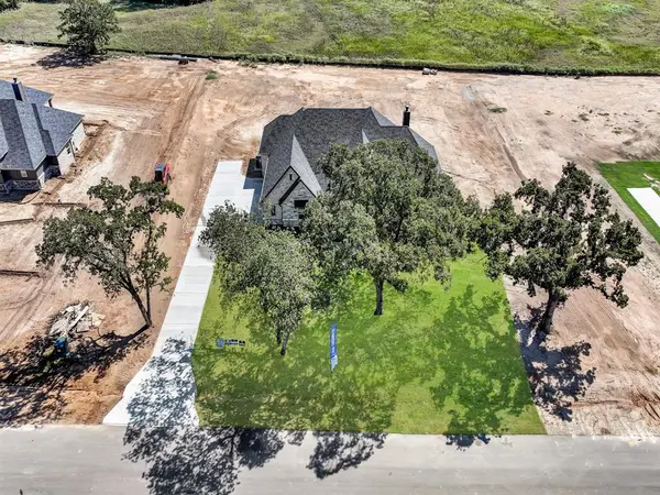 1012 Arbor Vista Drive, Azle, TX 76020