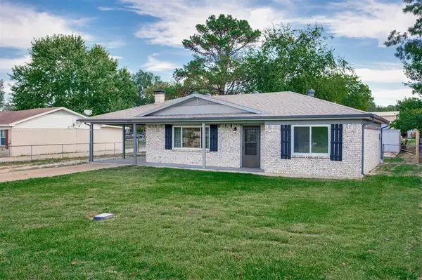 130 Wright Drive, Blossom, TX 75416