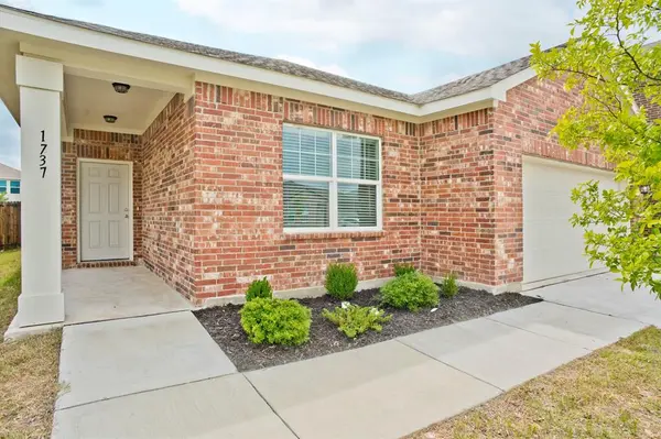 1737 Escondido Drive, Fort Worth, TX 76052