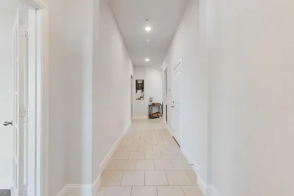 1202 Holly Street, Cleburne, TX 76033