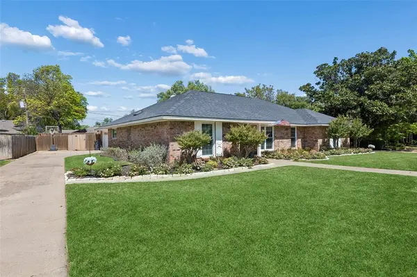 905 Bert Drive, Arlington, TX 76012