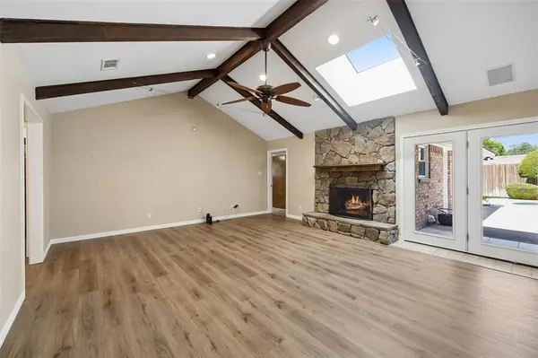 905 Bert Drive, Arlington, TX 76012