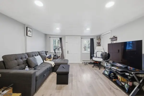 261 W Main St, Bound Brook Boro, NJ 08805