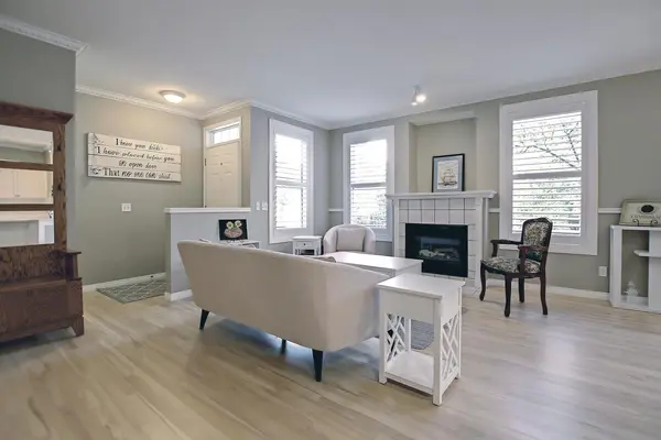 92 Prestwick GDNS SE, Calgary, AB T2Z 3V4