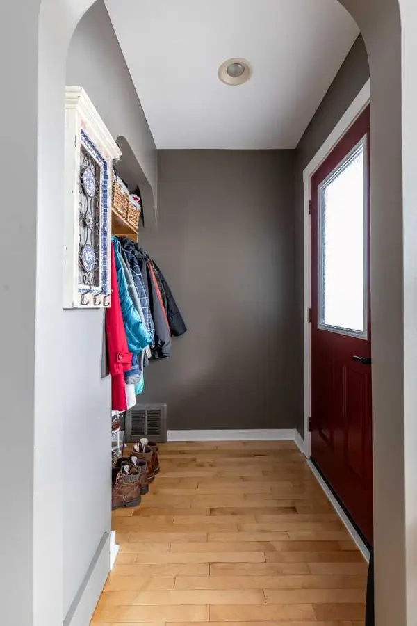 278 8 ST SW, Medicine Hat, AB T1A 4L7