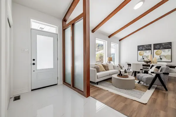 37 Farmcote RD, Toronto C13, ON M3B 2Z6