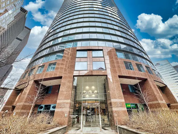 33 University AVE #302, Toronto C01, ON M5J 2S7