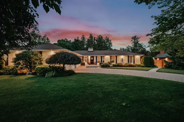 833 Glenmanor DR, Oshawa, ON L1J 5A6