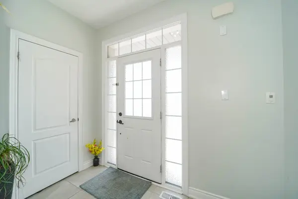 39 Mcroberts CRES, Clarington, ON L1E 0H5