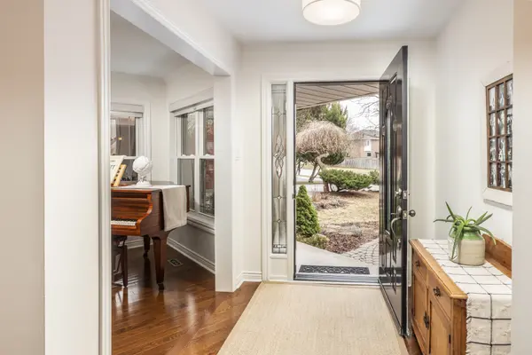 433 Lavas RD, Newmarket, ON L3Y 8H4