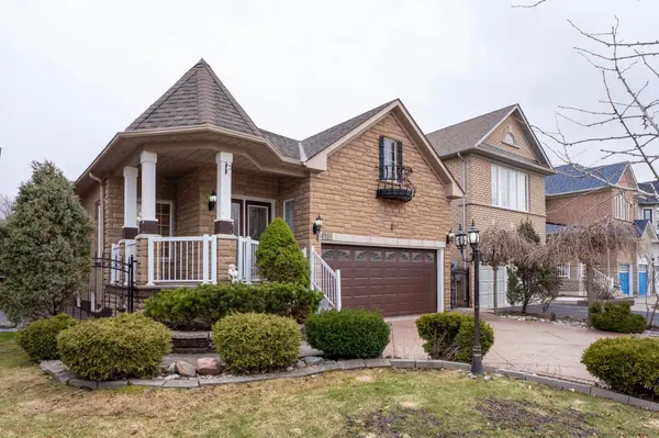 13 Briar Path LN, Markham, ON L6C 2C3