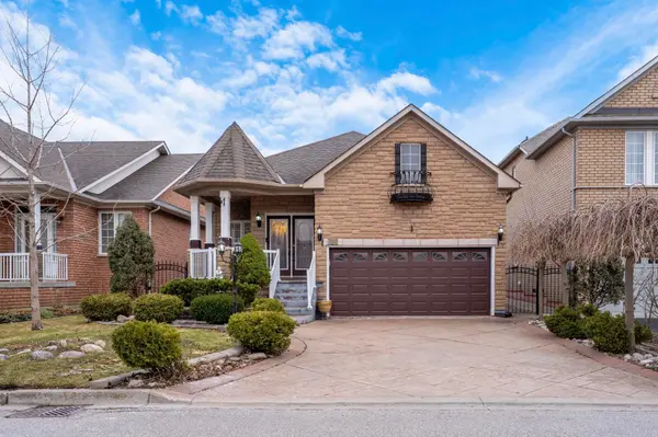 13 Briar Path LN, Markham, ON L6C 2C3