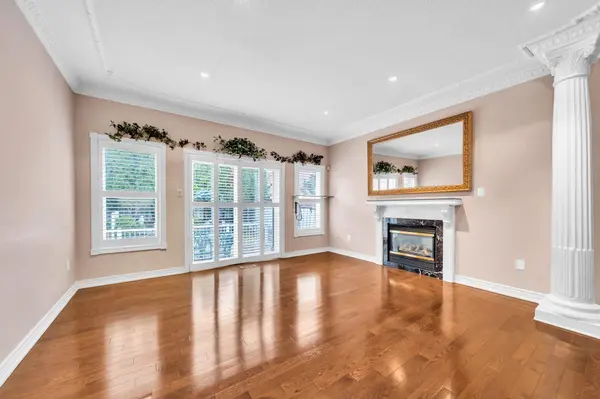 13 Briar Path LN, Markham, ON L6C 2C3