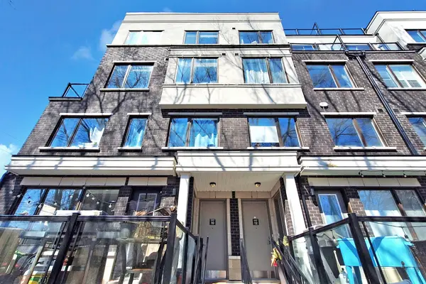 100 Alex Gardner CIR #10, Aurora, ON L4G 3G5