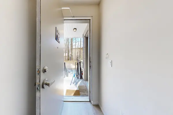 100 Alex Gardner CIR #10, Aurora, ON L4G 3G5