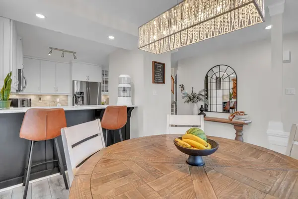 212 CHURCHLAND DR, Barrie, ON L4N 8N6