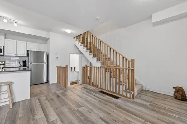 46 Spry LN, Barrie, ON L9J 0N6