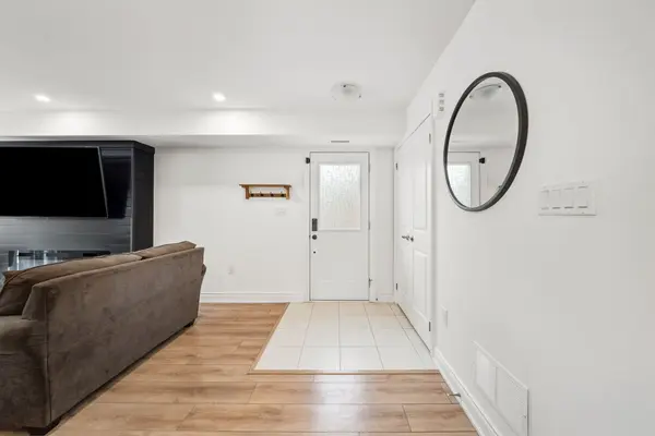 41 Pumpkin Corner CRES #Unit 2, Barrie, ON L9J 0T7