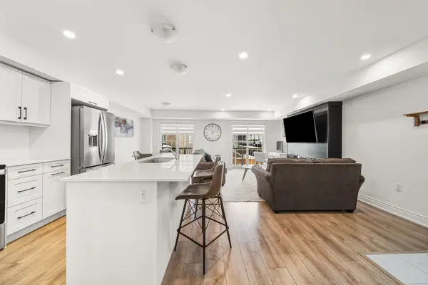 41 Pumpkin Corner CRES #Unit 2, Barrie, ON L9J 0T7