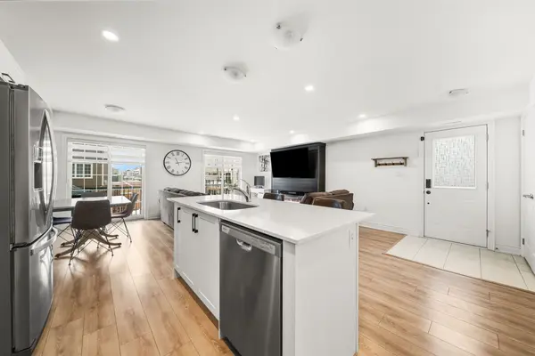 41 Pumpkin Corner CRES #Unit 2, Barrie, ON L9J 0T7