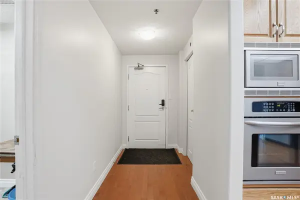 303 5th AVENUE #305, Saskatoon, SK S7K 2P6